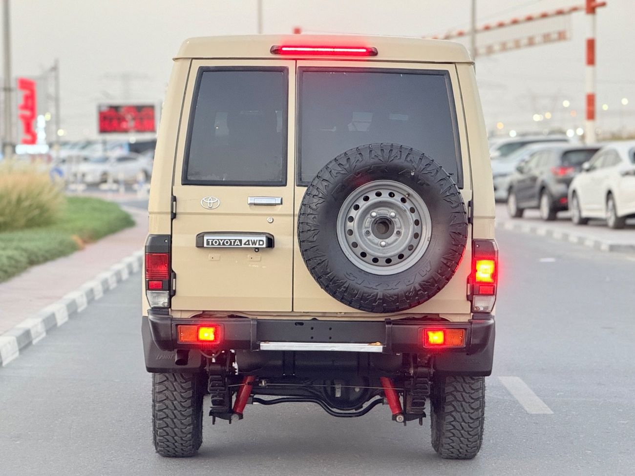 
								Toyota Land Cruiser 70 Series full									