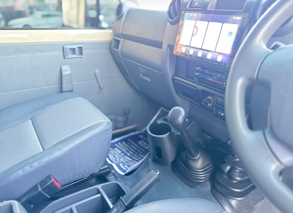 
								Toyota Land Cruiser 70 Series full									