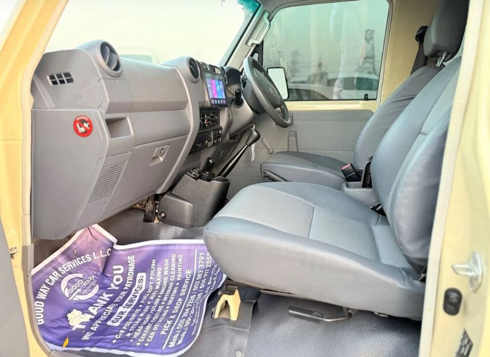 
								Toyota Land Cruiser 70 Series full									