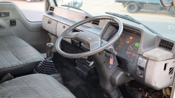 
								Mitsubishi Canter 1992 full									