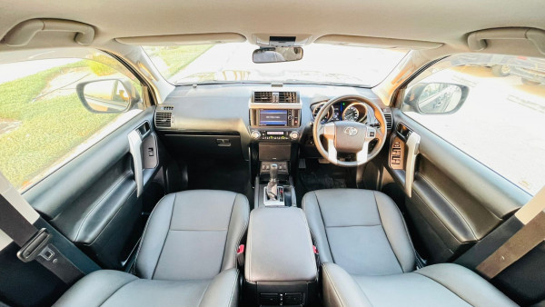 
								Toyota Land Cruiser Prado 2016 full									