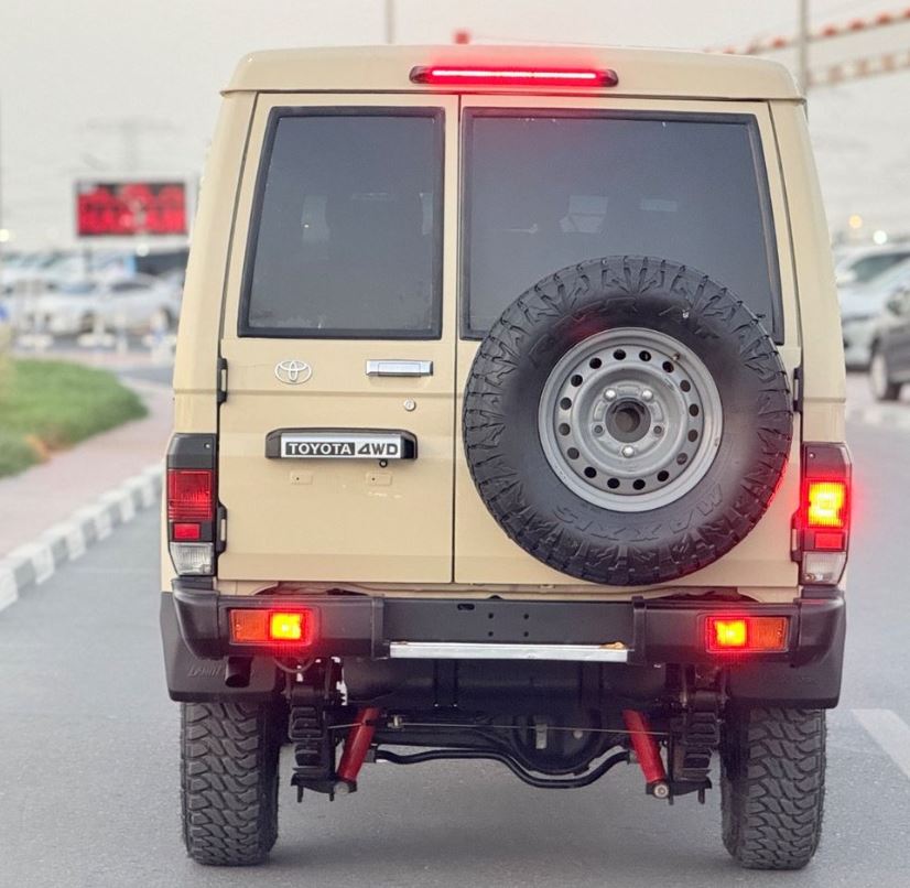 
								Toyota Land Cruiser 70 Series full									