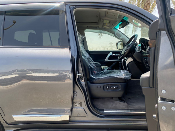 
								Toyota Land Cruiser 2015 full									