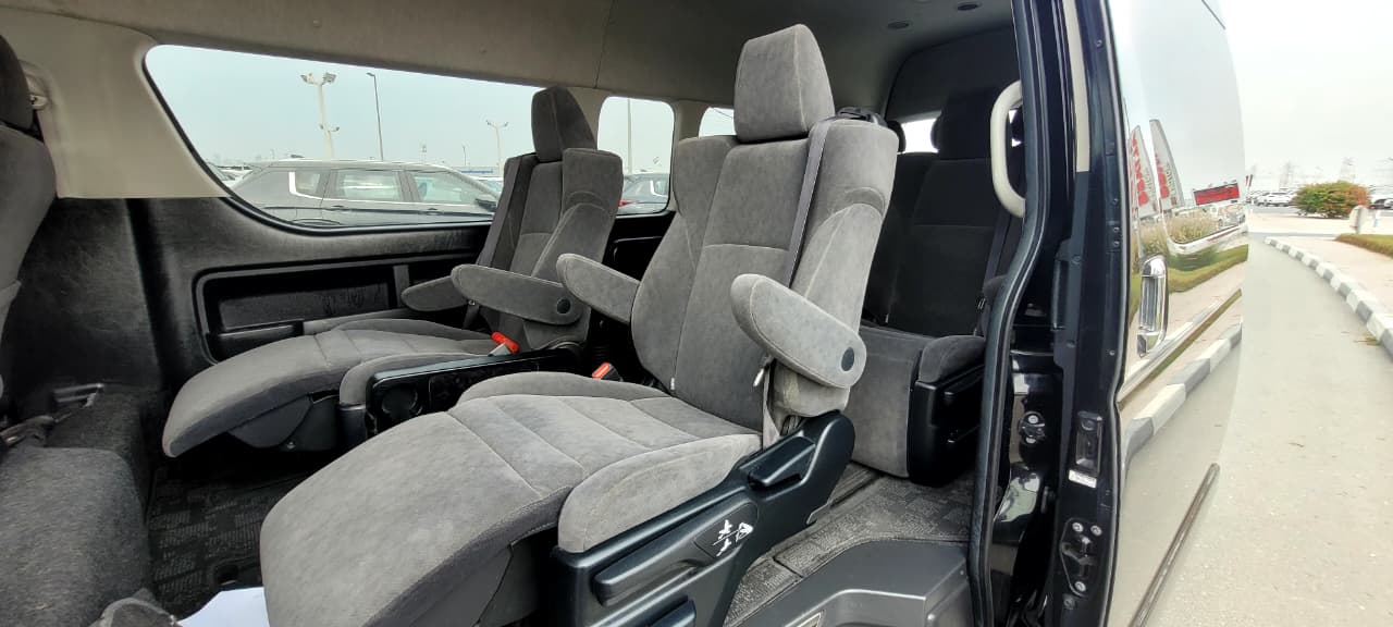 
								Toyota Hiace 2019 full									