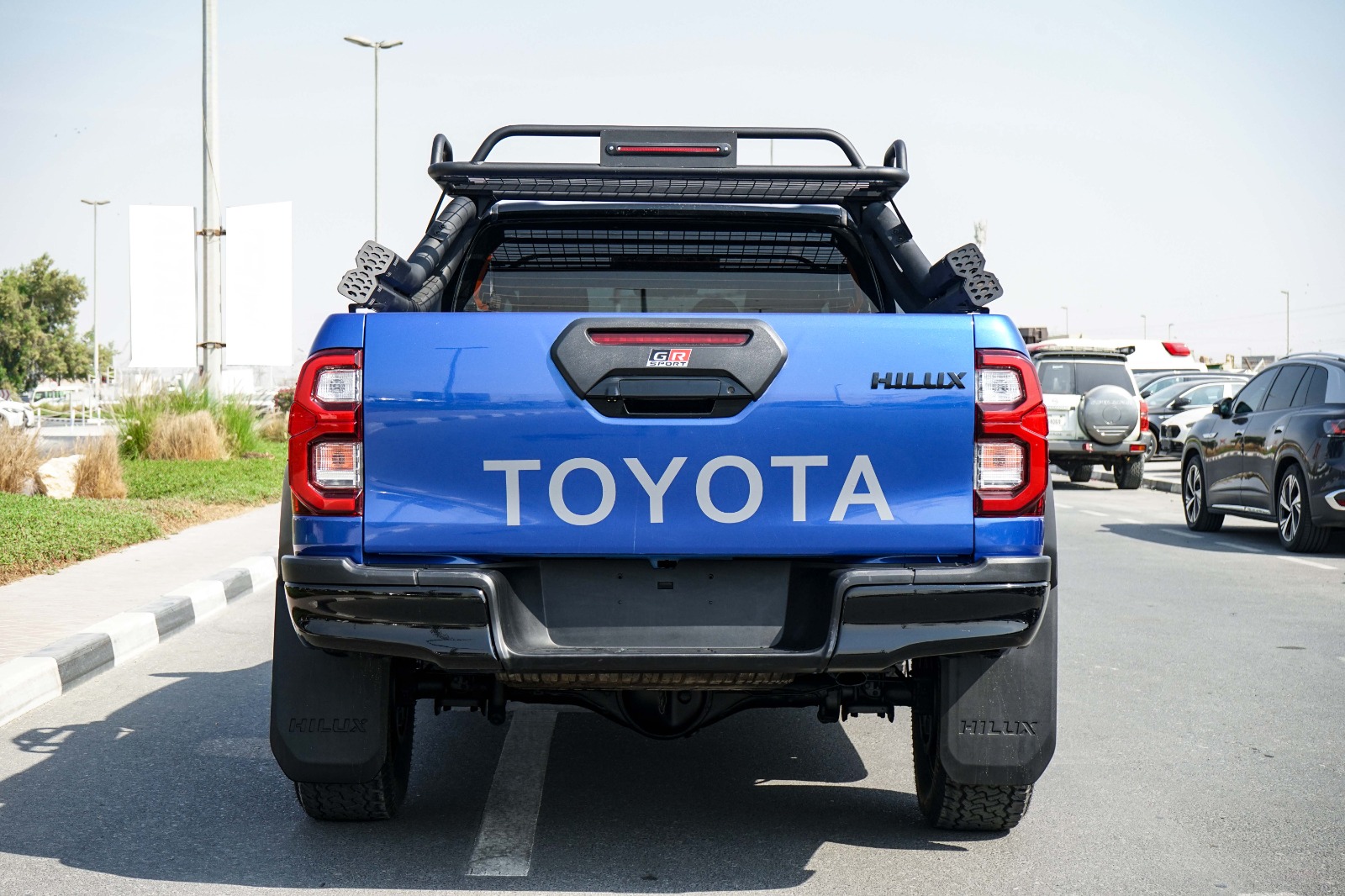 
								TOYOTA HILUX (SMART CAB) 2018 full									