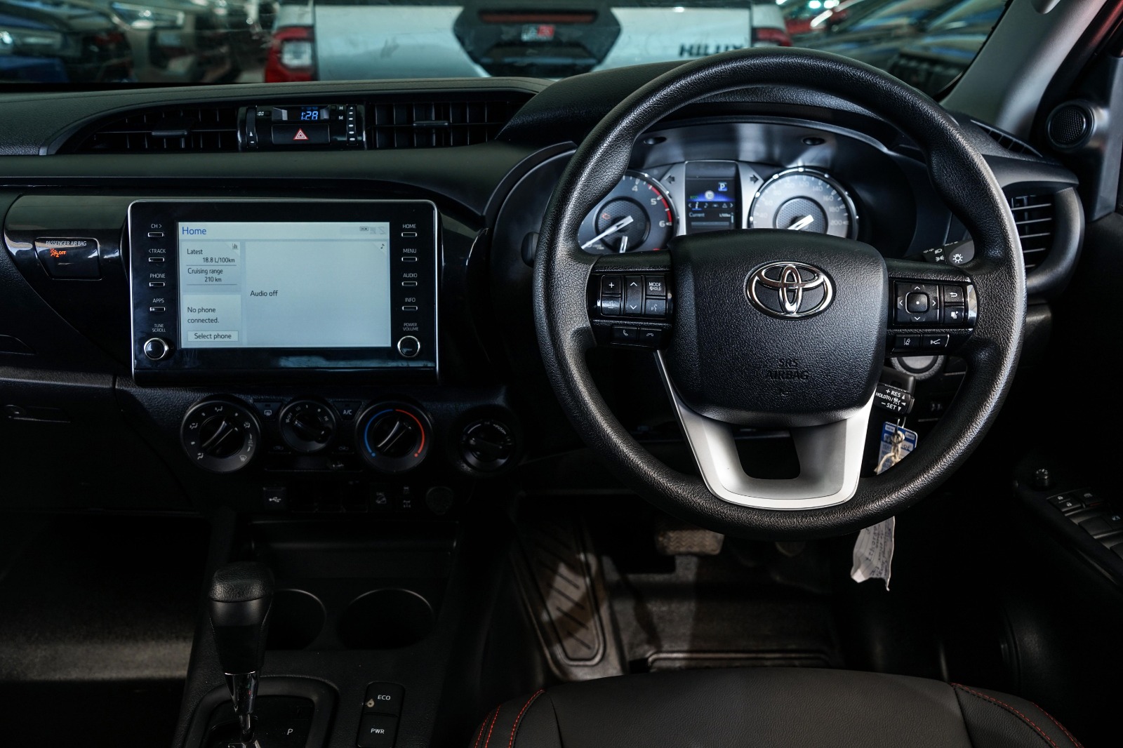 
								Toyota Hilux 2024 RHD full									